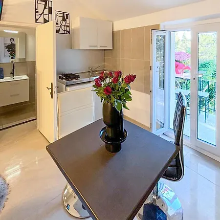 Stunning In Saint-raphael With Wifi Apartment *